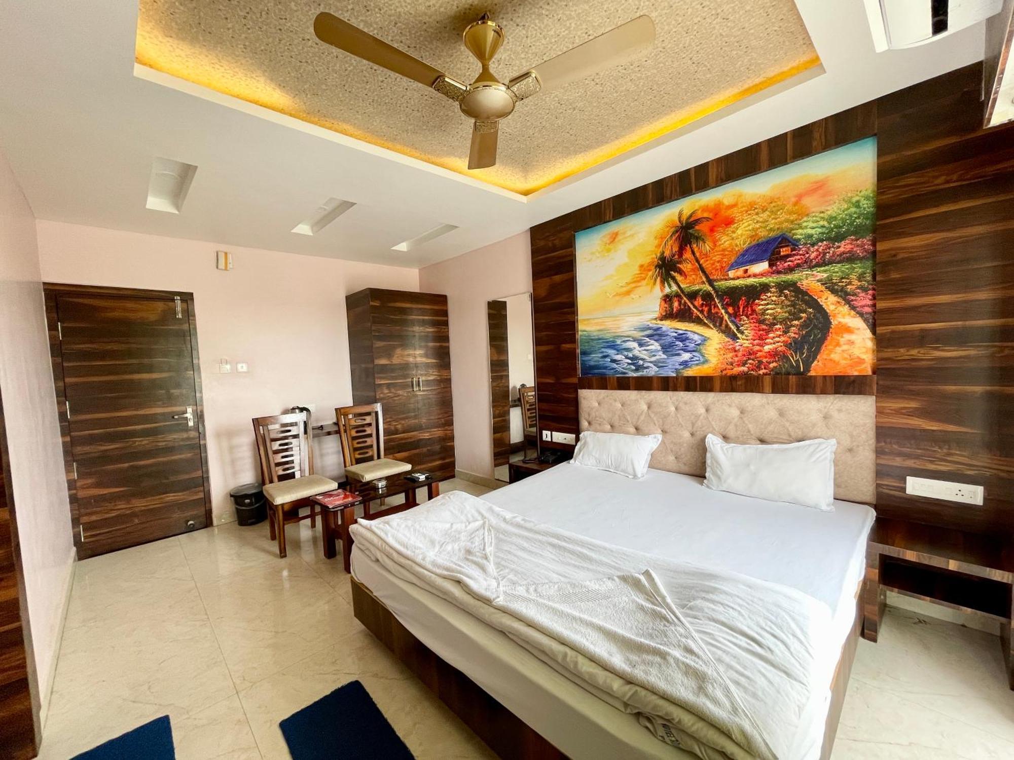 Shree Ganesh Hotel Puri Esterno foto